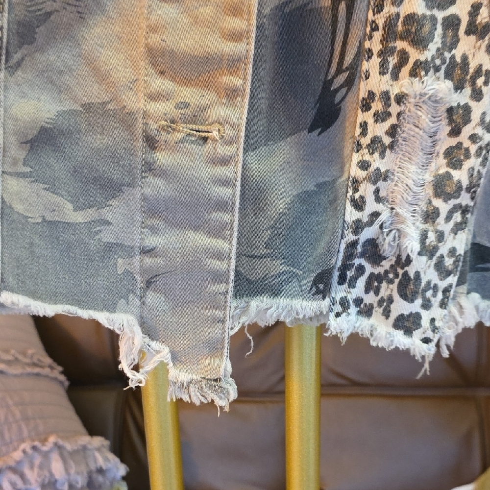 POL Women's Distressed Camo and Leopard Jean Jacket - Picture 5 of 5